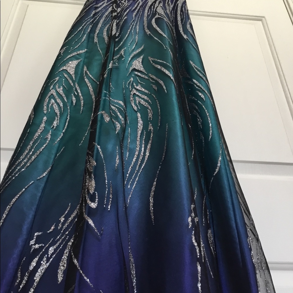 Cache Prom/Formal Dress 🌌 - Picture 6 of 8